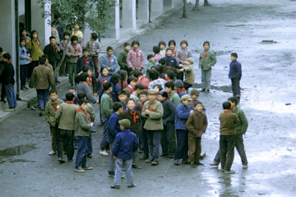老照片:70年代的上海杨浦工人新村,那时人们的生活平凡而幸福