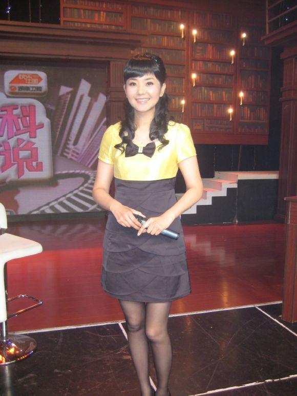 2005年,实力突出成为河北电视台主持一姐的方琼,收到央视的邀请,到