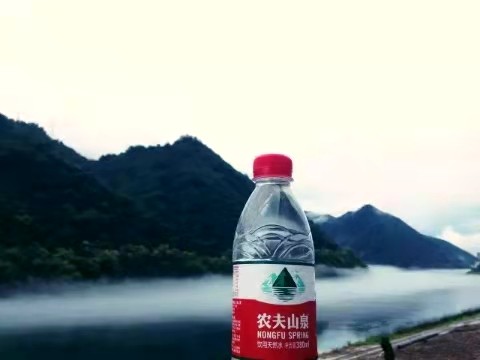 靠卖水卖成亚洲首富,你有没有为两块钱一瓶的农夫山泉买过单?