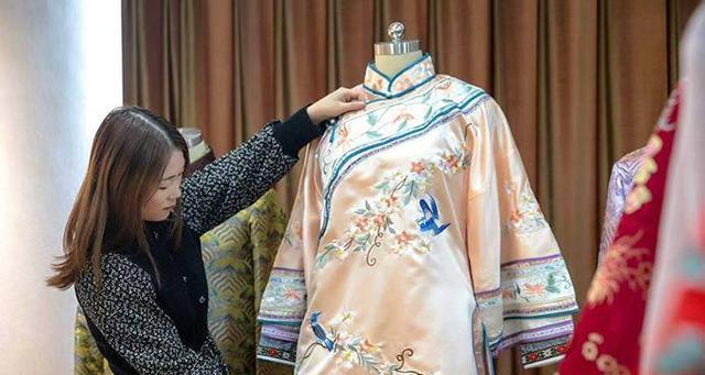 95后女孩做寿衣模特:让每一位逝者都能体面地告别世界