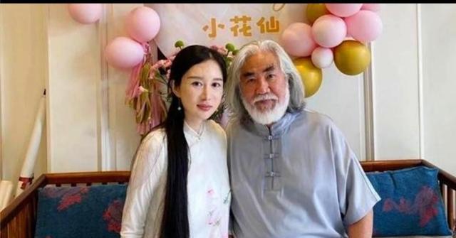 70岁张纪中儿女双全有多幸福?娇妻杜星霖被疑似怀三胎