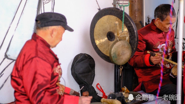 碗碗腔,是陕西省地方戏曲剧种之一,唱词通俗典雅,音乐悠扬轻盈,音律