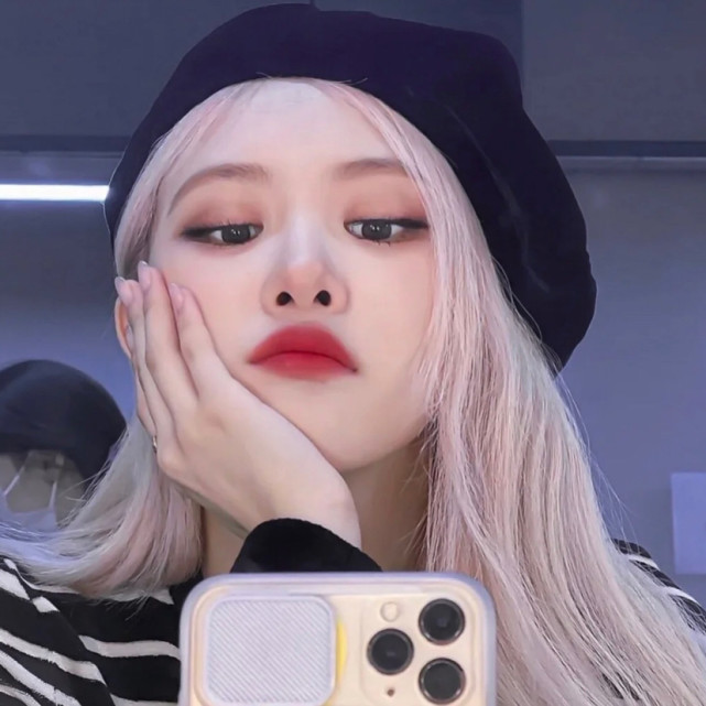 blackpinkrosie头像她野蛮生长成为我心中最美的玫瑰