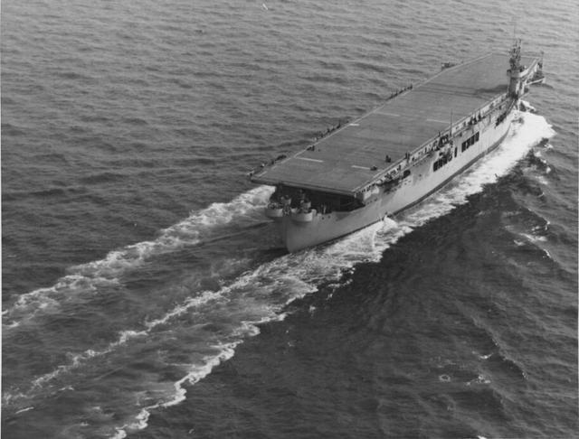 1942年8月改装完成的"桑加蒙"号护航航母在进行试航