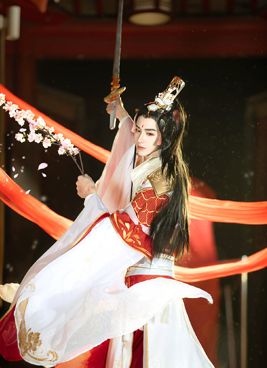 《天官赐福》惊艳的悦神怜,希小白就是神仙,俊美又不失英气!_腾讯新闻