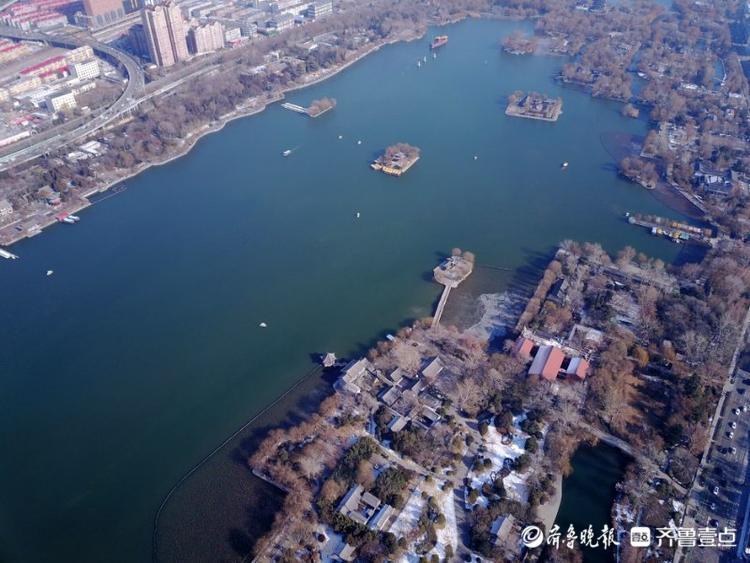 航拍寒冬大明湖,湖水犹如蓝宝石_腾讯新闻
