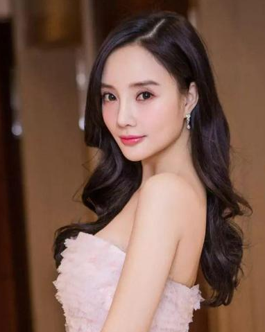 李小璐穿连体衣床前热舞获8万网友点赞