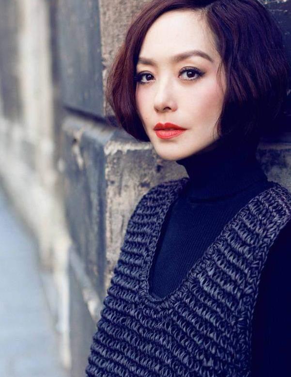 女人过了50岁,有白发的建议剪这5种"发型",时髦还减龄