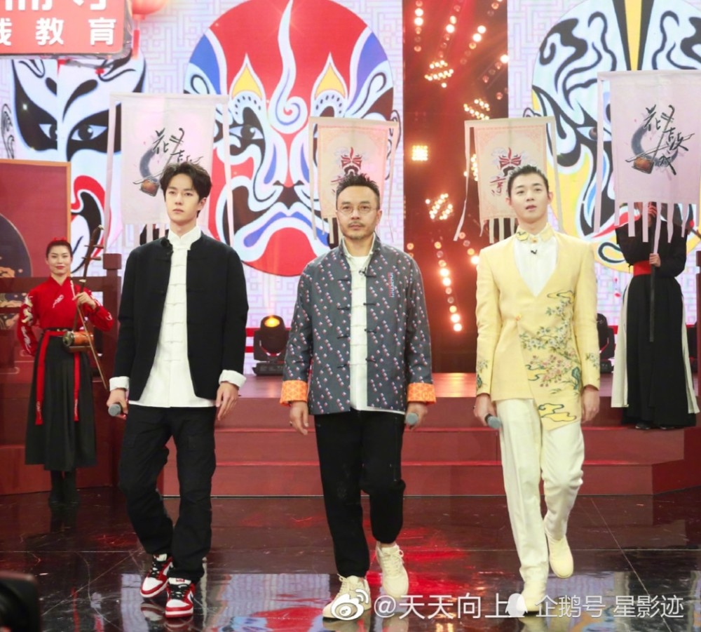 王一博《天天向上》开年大戏京剧大武生赵云扮相,这眼神真的是炯炯有