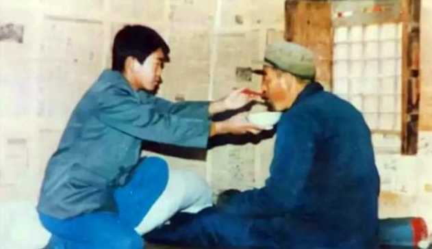 20年前,"背起爸爸上学"感动中国的李勇,现状如何?