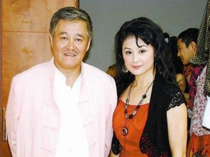 被赵本山捧红的"谢大脚",年轻时有多美?陈红都"甘拜下风"