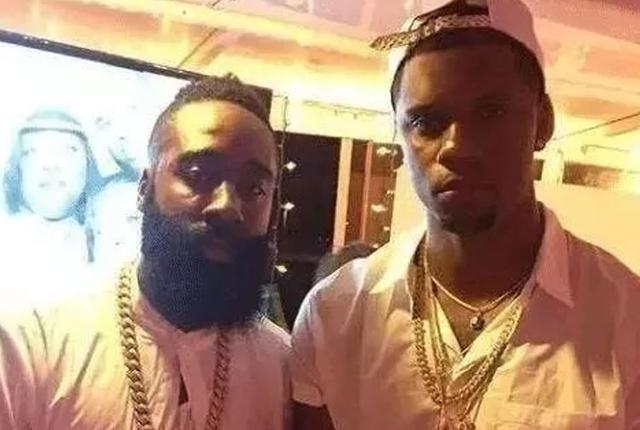 nba球星的金项链有多豪横?看到詹姆斯,不愧是联盟第一人!