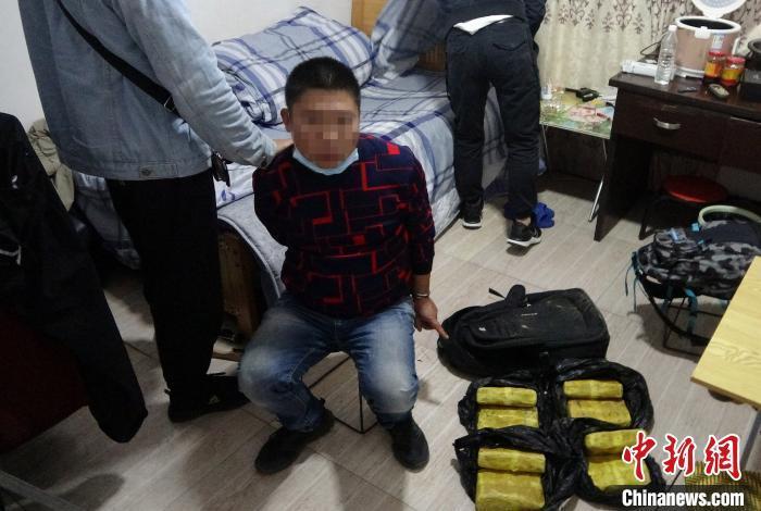 重庆警方破获重大贩毒案 缴毒11公斤涉案逾千万元