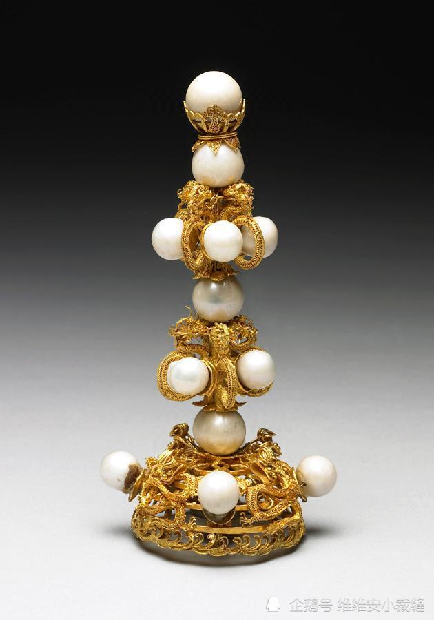 采用18K金丝镶嵌5万颗珍珠，仿制明朝皇帝龙袍！尽显华丽奢华-腾讯新闻