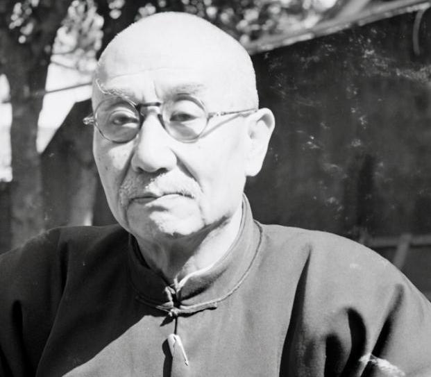 阎慧卿:阎锡山的妹妹,逃亡时被阎锡山留在太原,39岁吞