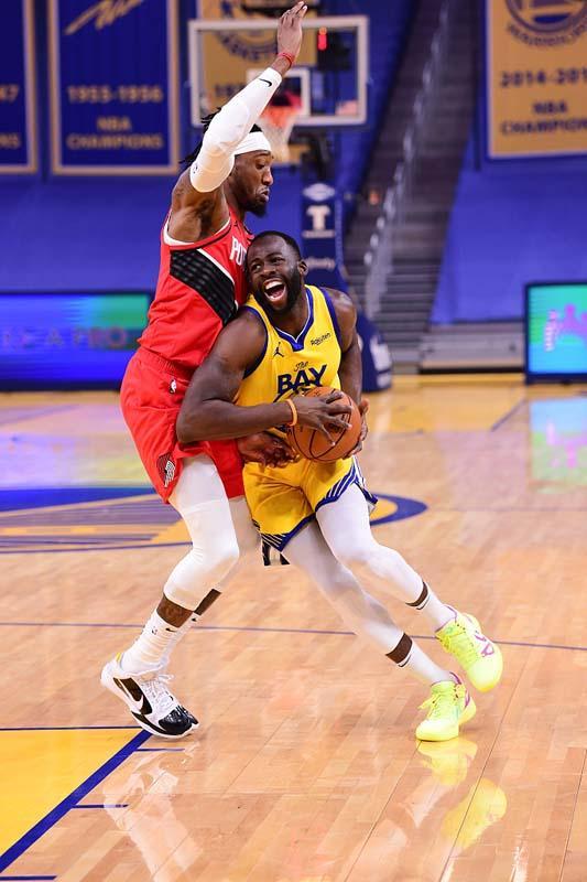nba:库里62分 勇士复仇开拓者