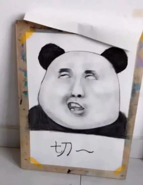 素描课上小哥哥与众不同,一张张表情包惟妙惟肖,素描水平不一般