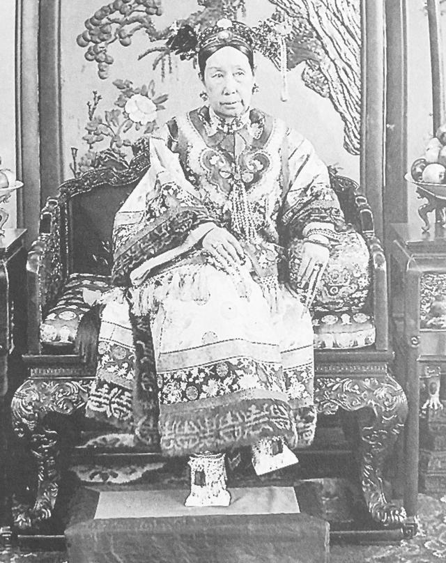 嫔妃穿花盆鞋为方便皇帝,慈禧守寡40多年为何一直穿花盆鞋