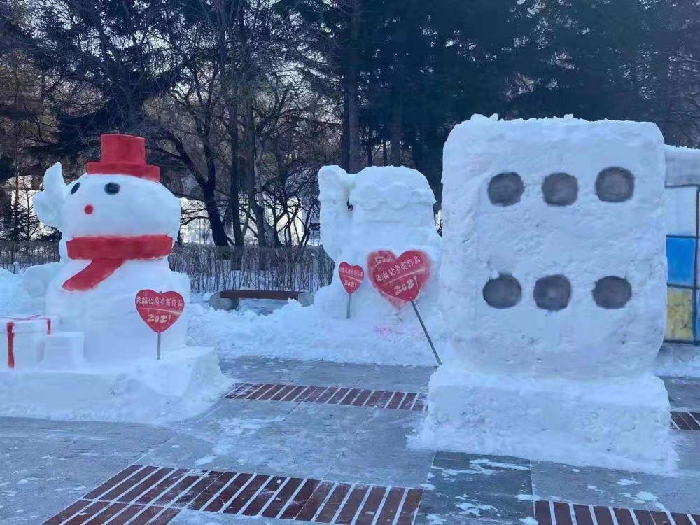 堆雪人做雪景!哈尔滨各大公园雪趣浓