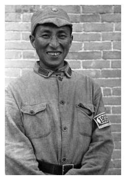 真实的八路军军服并不是灰色而且军服上还透露了一个秘密
