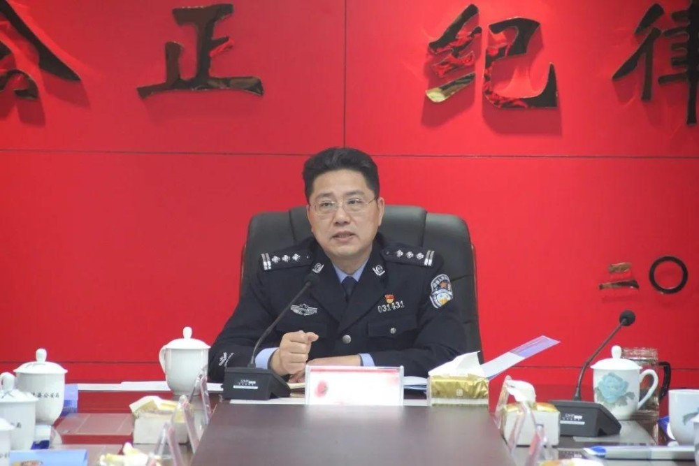 攸县公安局隆重举行2021新年升旗仪式暨召开局务会部署新年工作