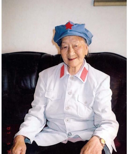 女红军团长76岁才被确认身份,享受副厅级待遇,临终前提出一要求