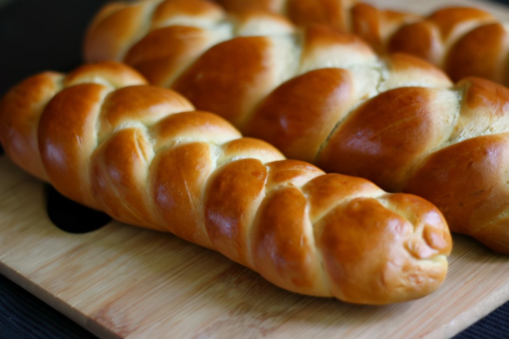 辫子面包 这是一种独特的面包,因为它的形状就像一个大辫子.