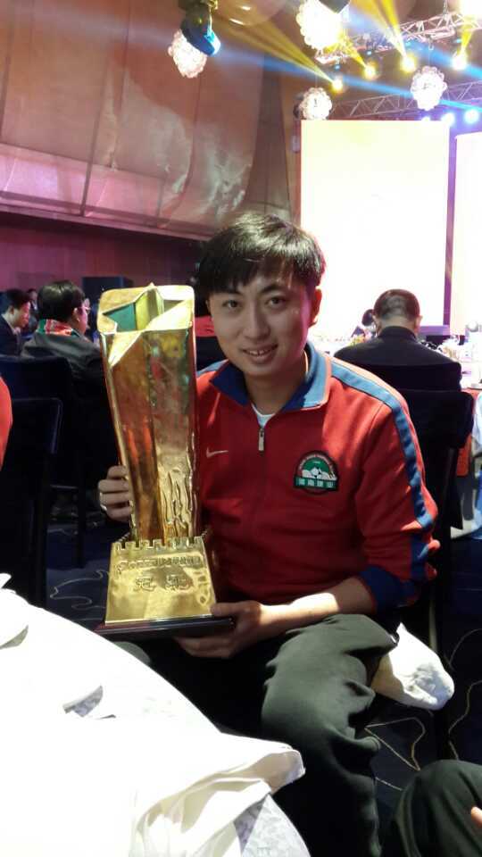 为了能让孩子们全心投入训练,李广涵的教练团队也颇