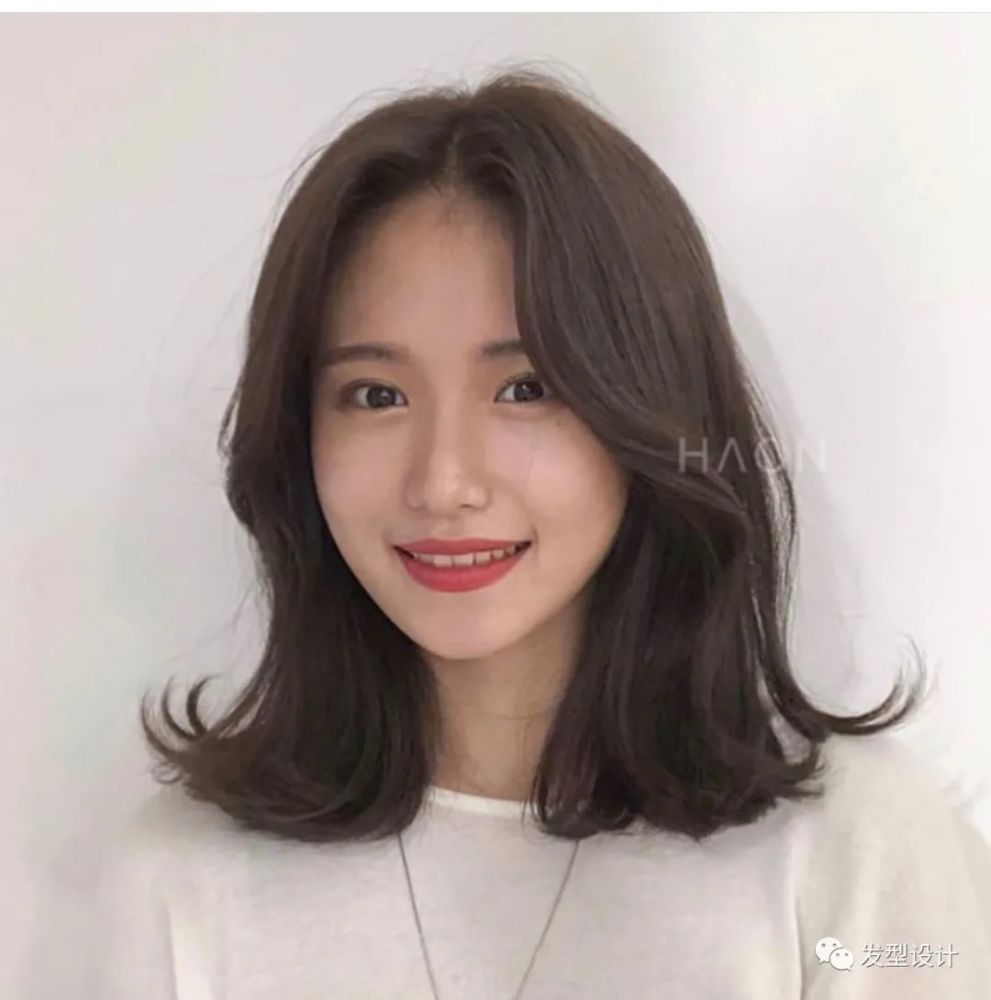 宝藏女孩的"齐肩烫短发"