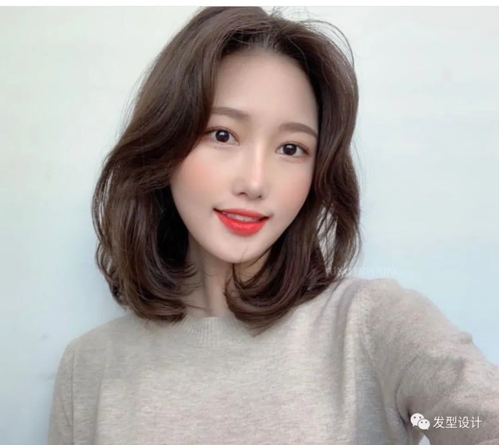 宝藏女孩的"齐肩烫短发"
