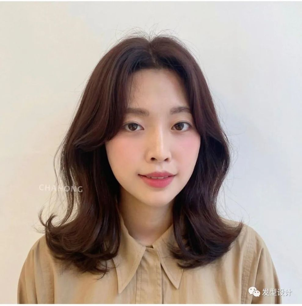 宝藏女孩的"齐肩烫短发"