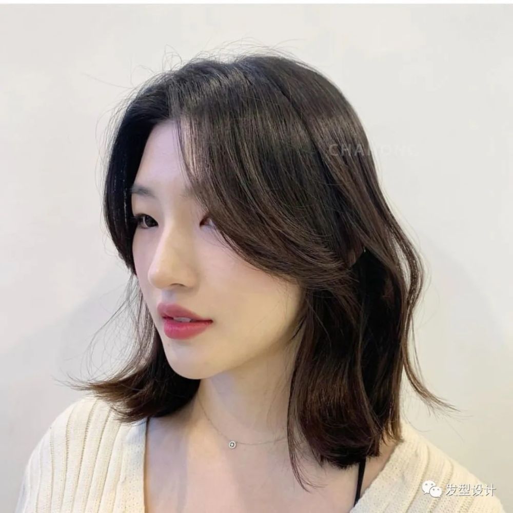 宝藏女孩的齐肩烫短发