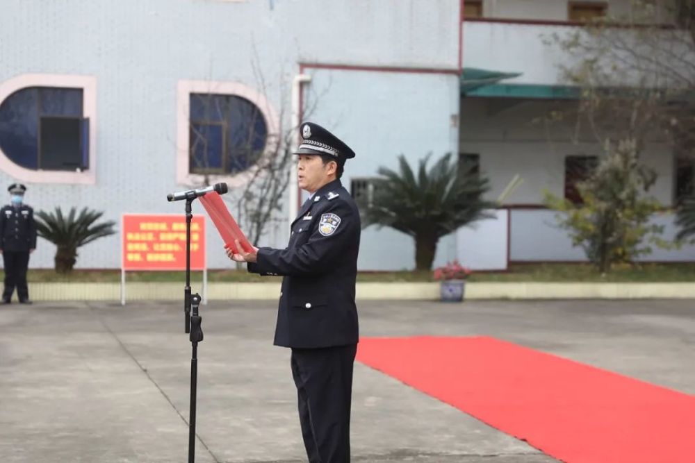 乘风破浪开新局 奋发有为担使命-新源监狱举行2021年首个升旗仪式