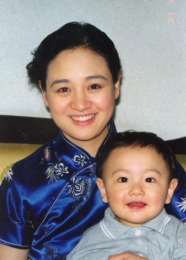 伍宇娟辟谣:我与贾宏声没有结婚,他不是我儿子的生父