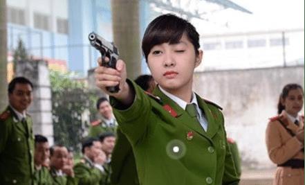 对越战争,战士击毙一位越南女兵,验尸后泪流满面