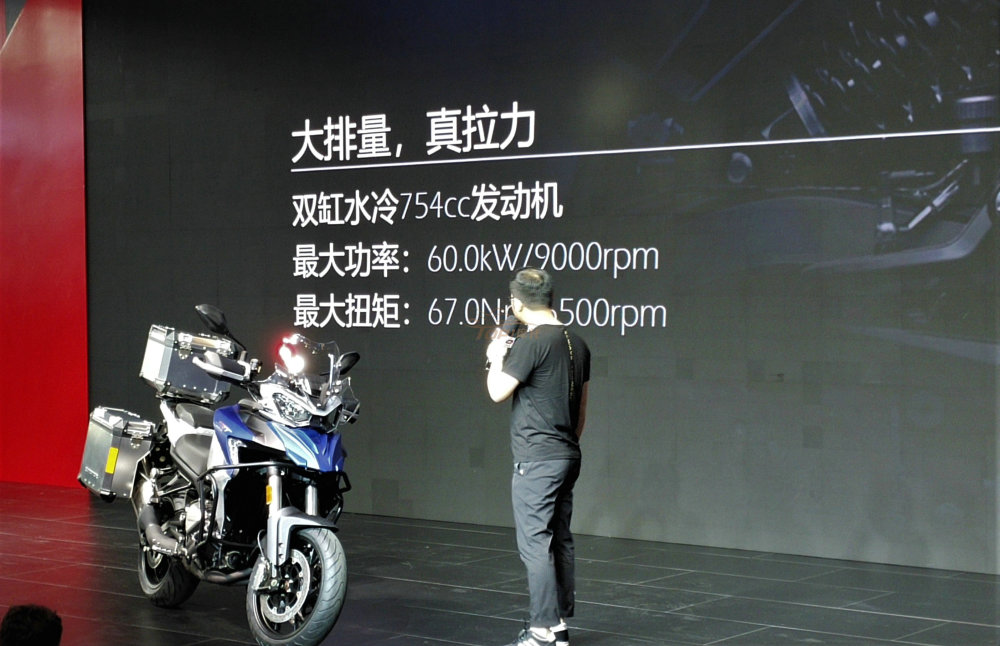 49,999起!国产最大排量adv摩托 qj骁750开卖了