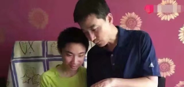 央视主持郭志坚与妻子低调结婚多年生活幸福儿子是他今生骄傲