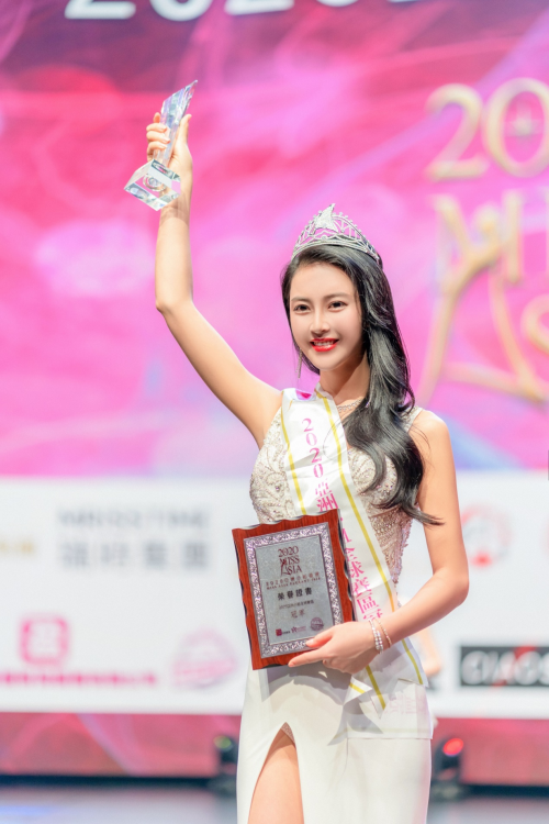 名模吴丹惊现澳门荣获2020亚洲小姐全球冠军
