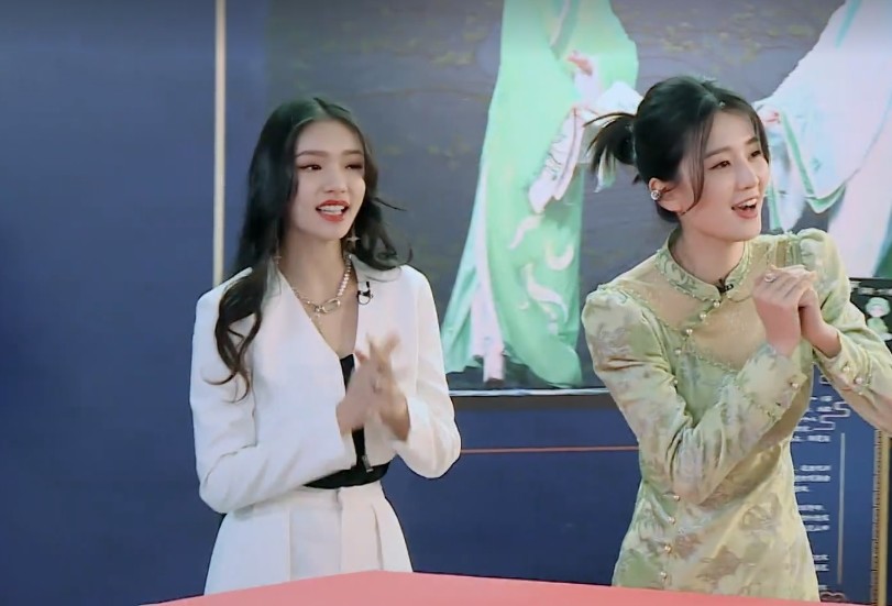 林允乔欣做客《天天向上》,王一博的眼神引关注,暴露真实人品