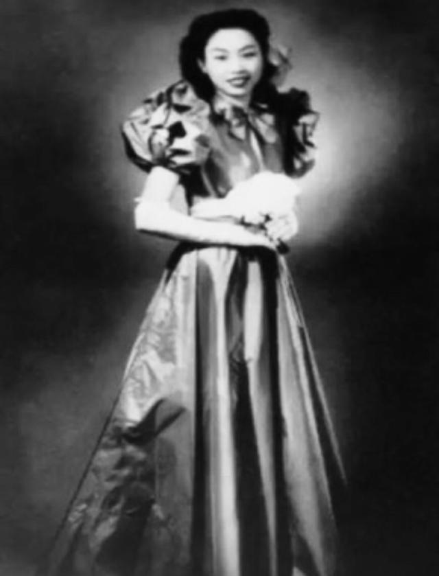 杜美如,杜月笙的女儿,1951年,杜月笙去世后,杜美如的母亲姚玉兰接到