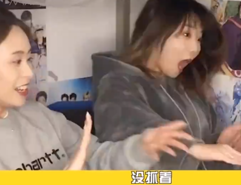 迷之行为的背后:抖音上很火的抓鸭子,奥特曼到底是什么梗?