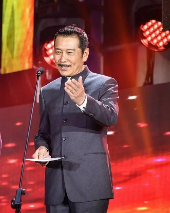 《跨过鸭绿江》孙维民:55次扮演周总理,个人生活趣事多_腾讯新闻