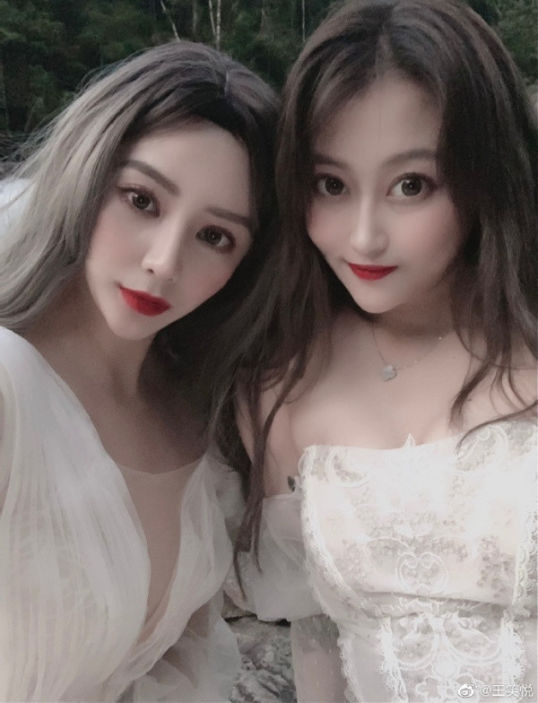 孙侨潞遗照很像仙女,闺蜜和妈妈为她守灵,双眼落泪一直哭了又哭