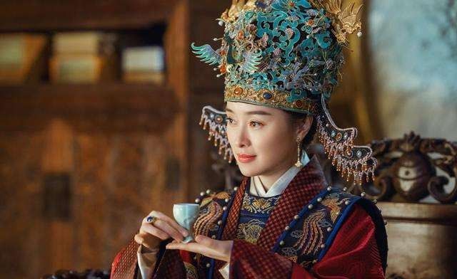 太子朱高炽在北京即位,年号:洪熙,是为明仁宗,张氏被册封为皇后,长子