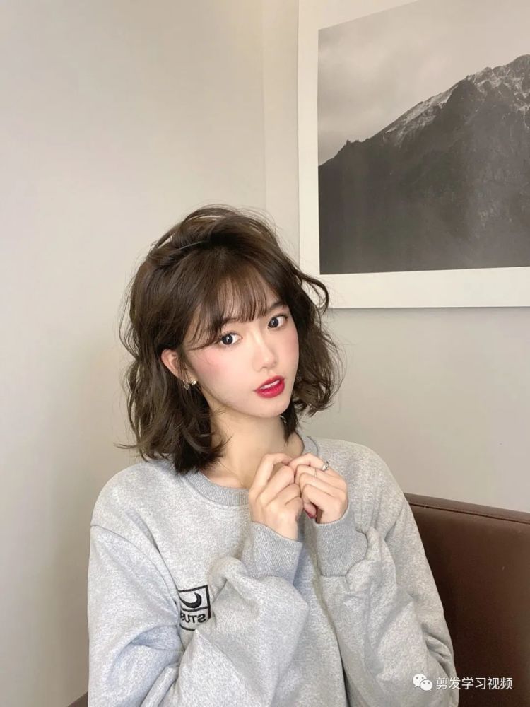 2021冬季发型,2021冬季流行发型女 2021冬天你就差一款"慵懒法式蛋卷烫"