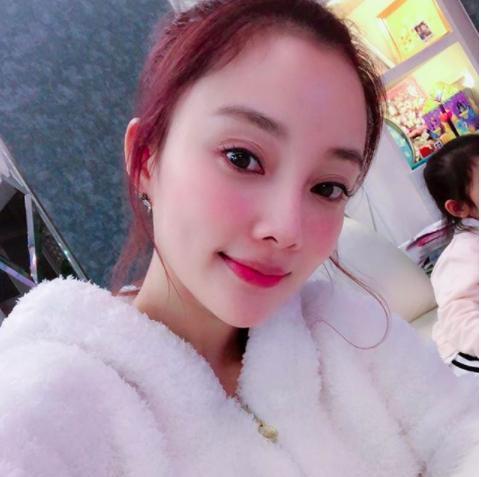 有种"整容"叫离婚一年,李小璐没变化,而贾乃亮却让人认不出