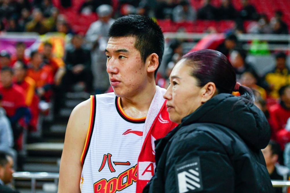 曝付豪高薪加盟辽宁男篮母亲是新疆队主教练继父是知名裁判
