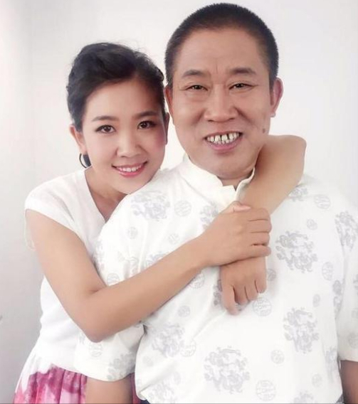 演丑角一辈子的杜旭东,不仅女儿貌美如花,连本人身份都让人惊讶