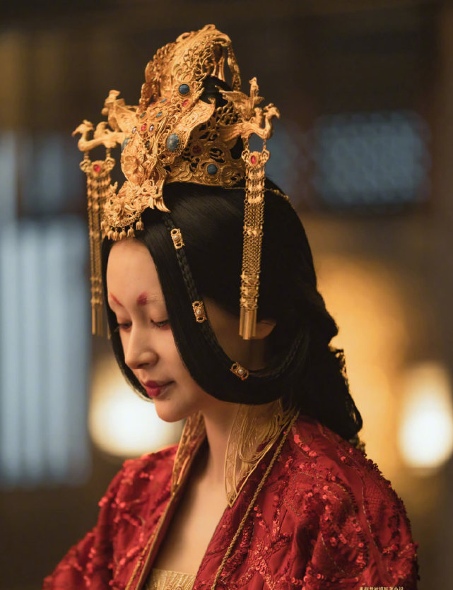 王子文晴雅集中演公主妆容诡异妖艳特别美戏服华丽又贵气