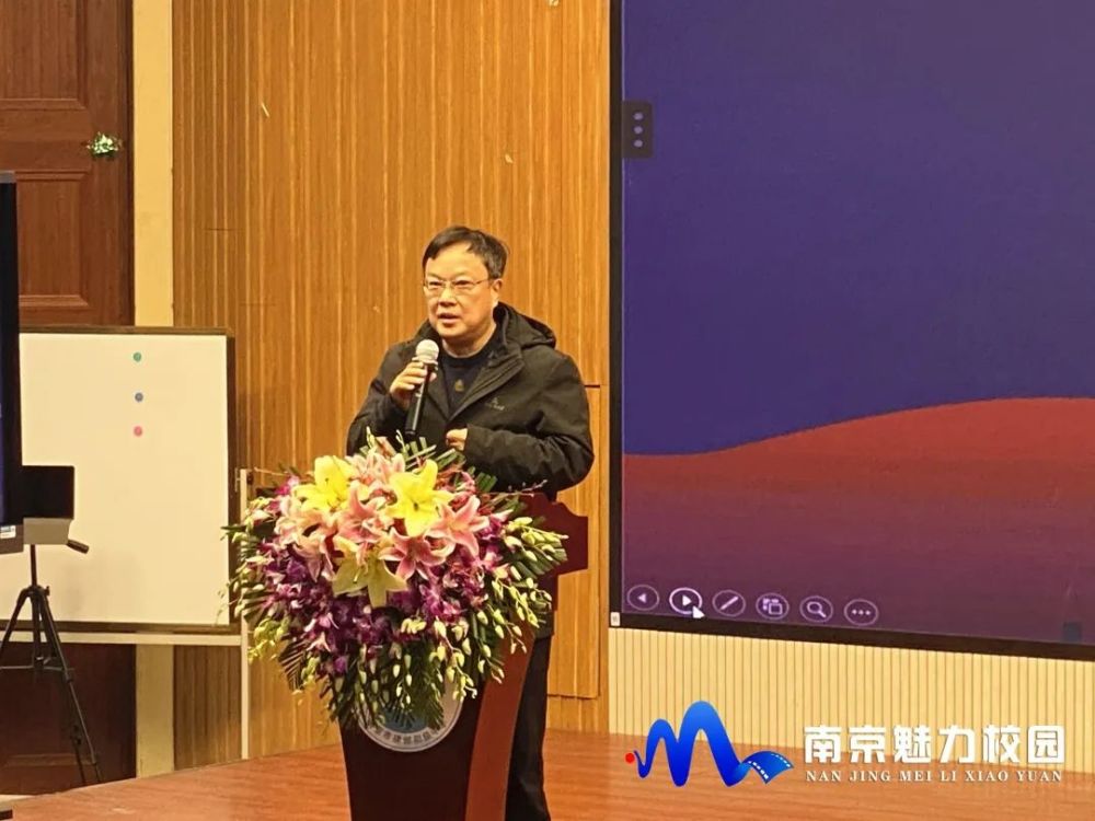 左坤所长与陈平馆长也表示希望教师们通过此次智慧课堂推进会的学习与